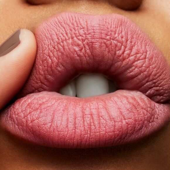 MAC Powderkiss Lipstick in Sultriness - Picture 5 of 13